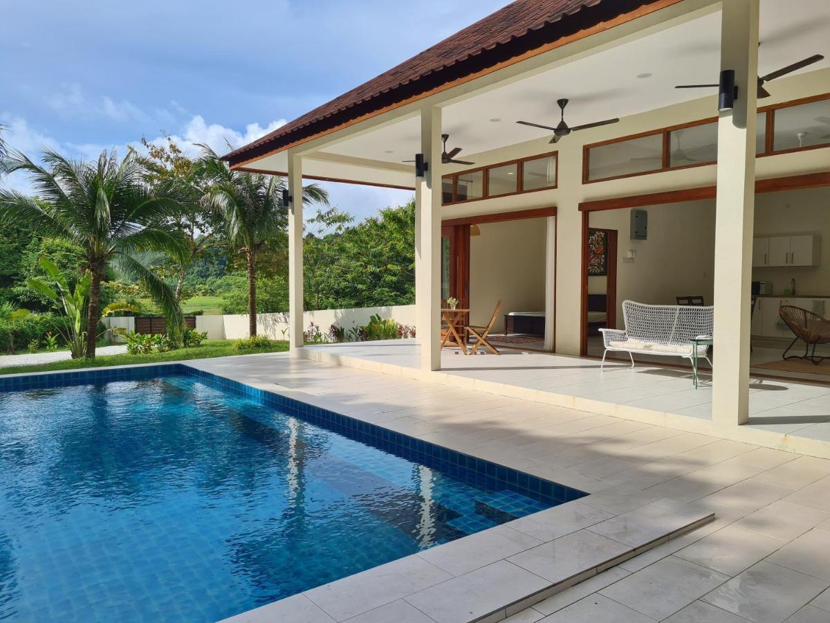 Villa Meranti - Spacious Private Pool Villa Pantai Cenang  Esterno foto