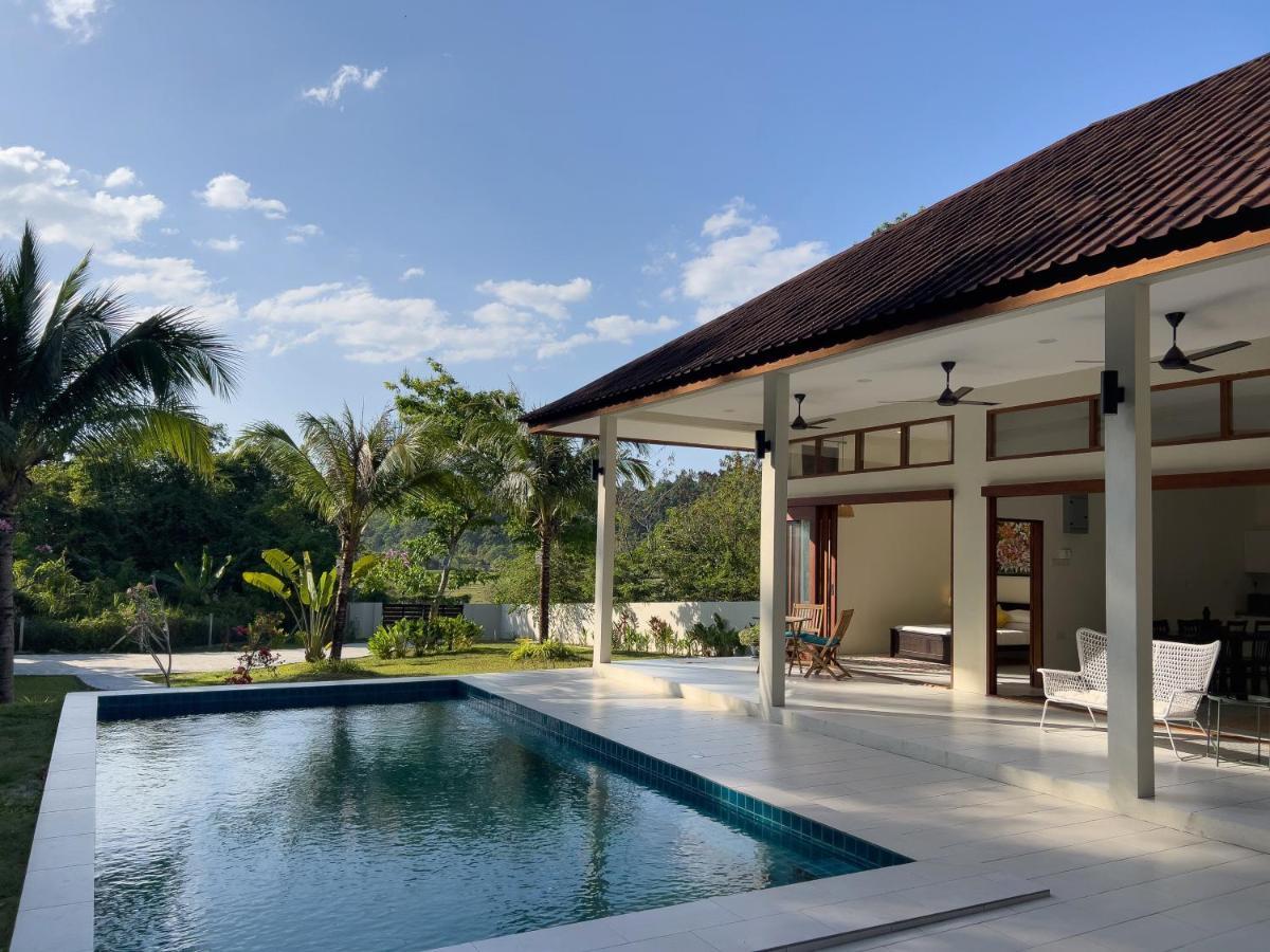 Villa Meranti - Spacious Private Pool Villa Pantai Cenang  Esterno foto