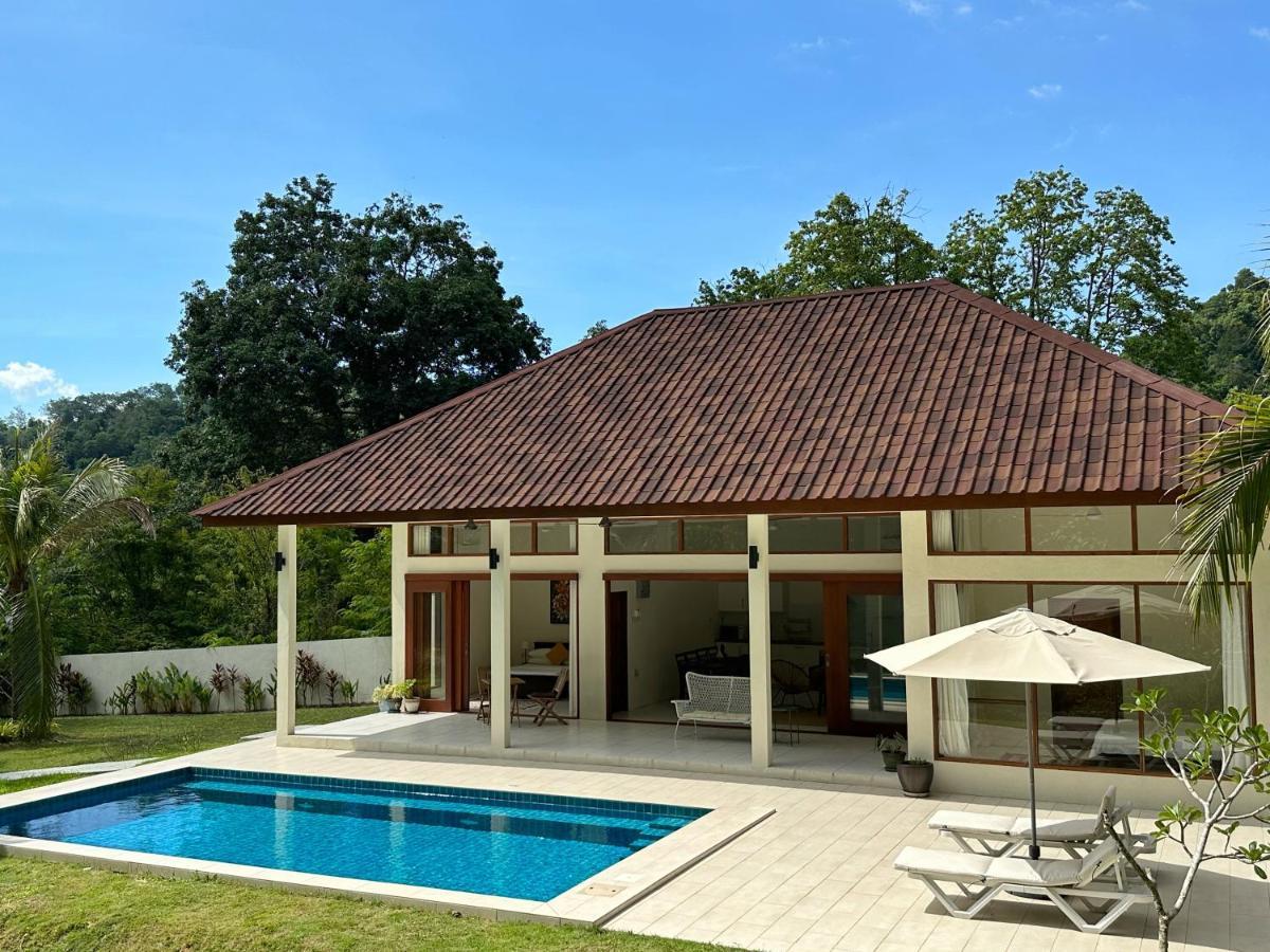Villa Meranti - Spacious Private Pool Villa Pantai Cenang  Esterno foto