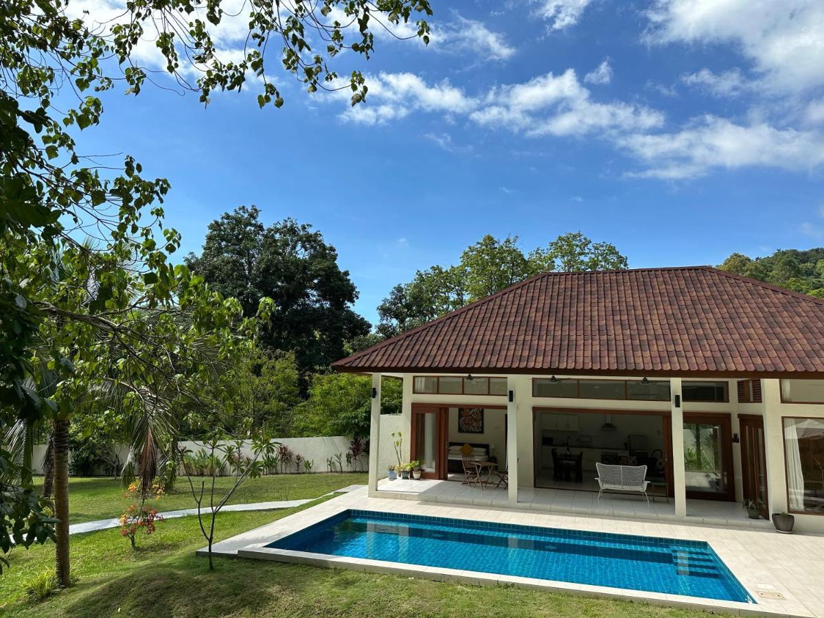 Villa Meranti - Spacious Private Pool Villa Pantai Cenang  Esterno foto