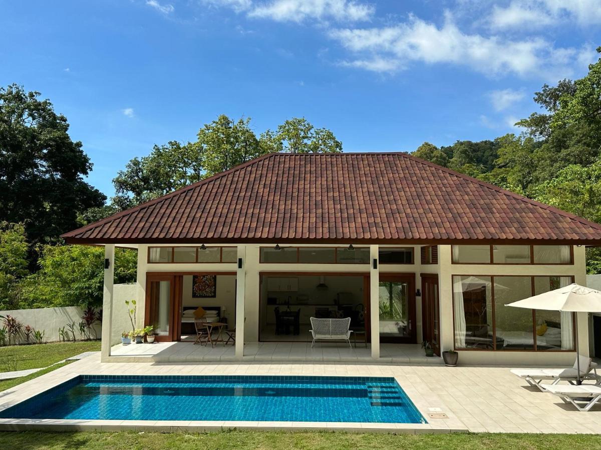 Villa Meranti - Spacious Private Pool Villa Pantai Cenang  Esterno foto