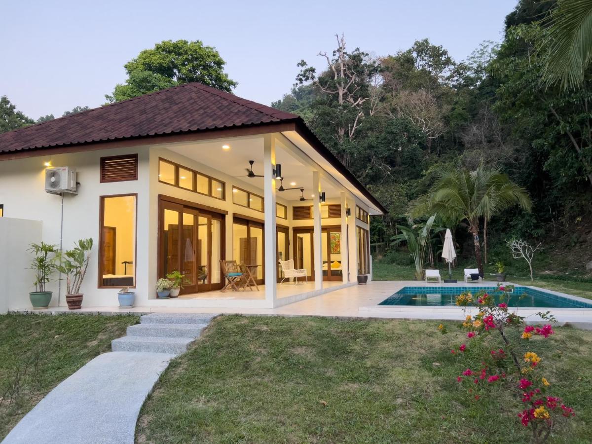 Villa Meranti - Spacious Private Pool Villa Pantai Cenang  Esterno foto