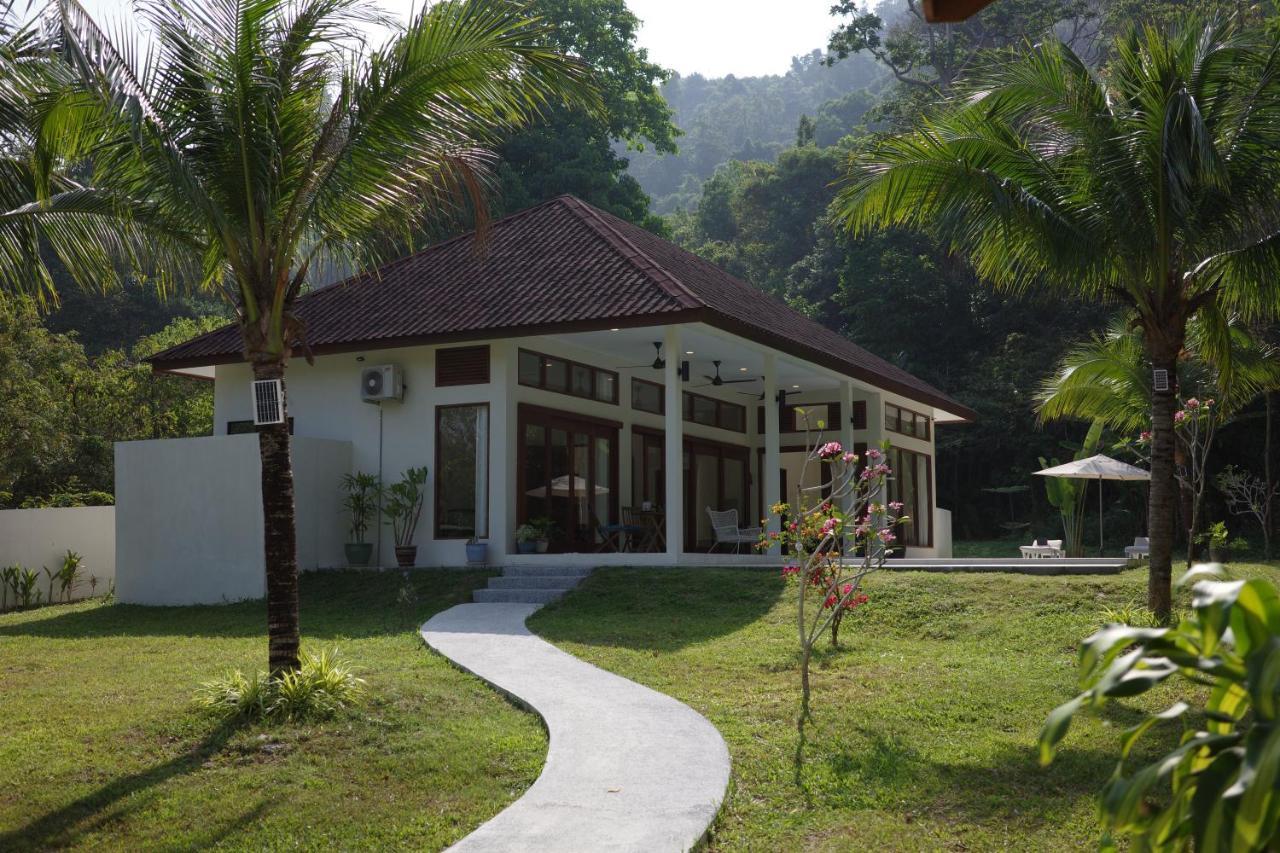 Villa Meranti - Spacious Private Pool Villa Pantai Cenang  Esterno foto