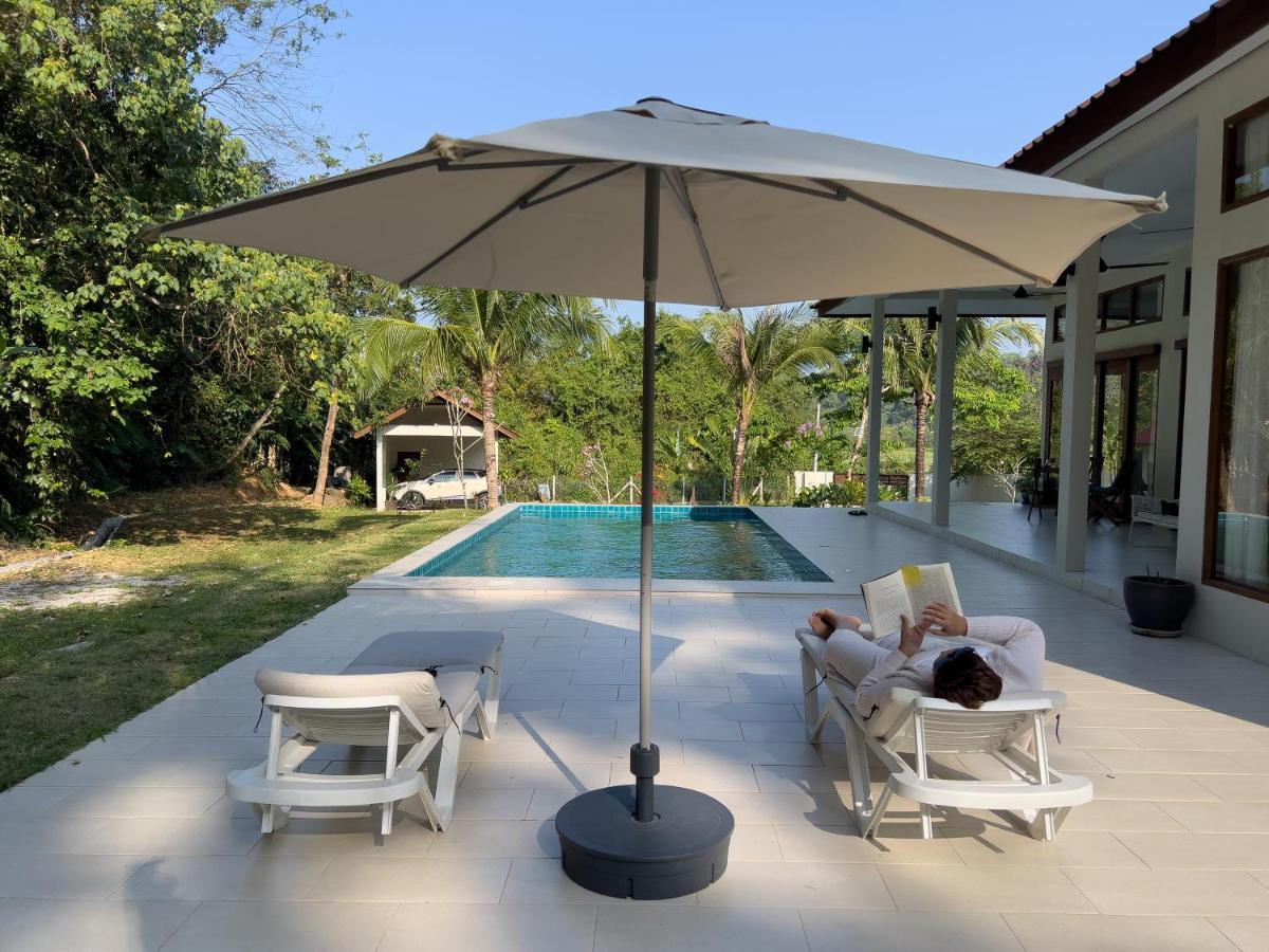 Villa Meranti - Spacious Private Pool Villa Pantai Cenang  Esterno foto