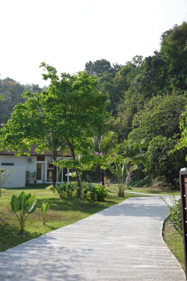 Villa Meranti - Spacious Private Pool Villa Pantai Cenang  Esterno foto